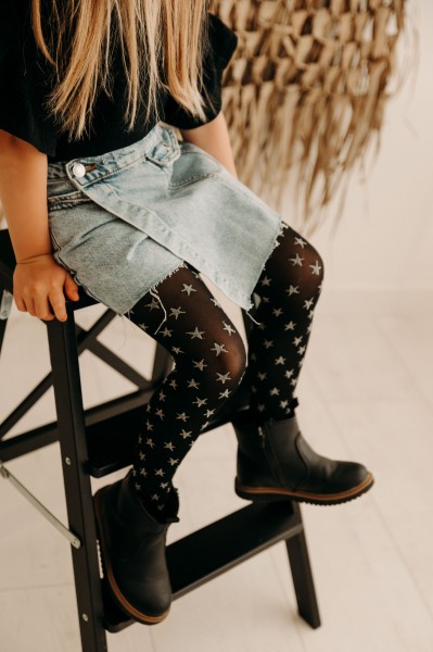 Fiore - Modernas, pusscaurspīdīgas bērnu zeķubikses ar lurex-zvaigznēm 40 den