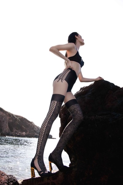 Trasparenze - Sensuous zeķubikses ar zeķu efektu un mežģīņu augšdaļu ar puķu rakstu